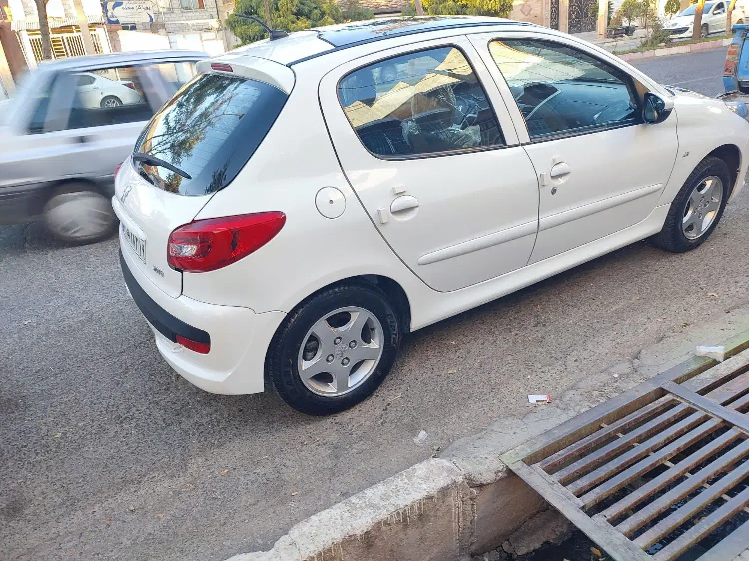 207سقف شیشهای مدل 1402بدون رنگ وضربه|خودرو سواری و وانت|کرمانشاه, |دیوار