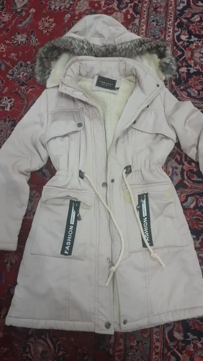 کاپشن|لباس|چهاربرج, |دیوار