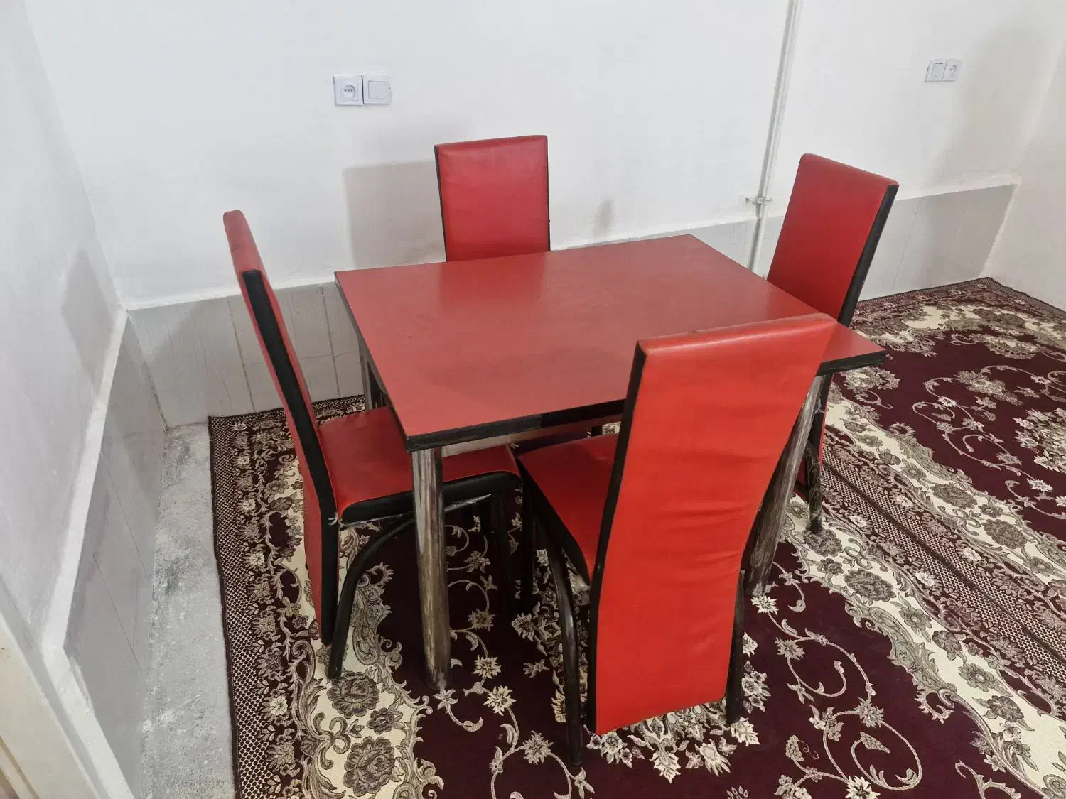 میز عسلی رستوران نو 4 نفره|میز و صندلی غذاخوری|کرج, شهرک سهرابیه|دیوار