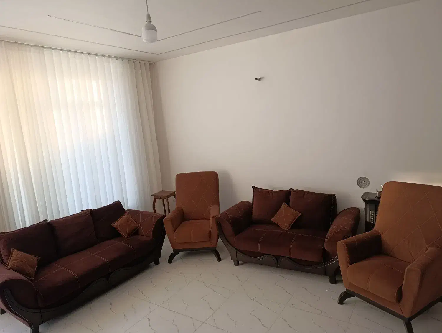 مبل هفت نفره در حد نو و یک عدد کمد|مبلمان خانگی و میز عسلی|مرودشت, ثبت احوال|دیوار