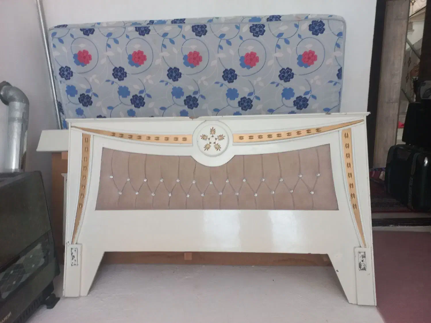 تخت دونفره|تخت و سرویس خواب|نمین, |دیوار