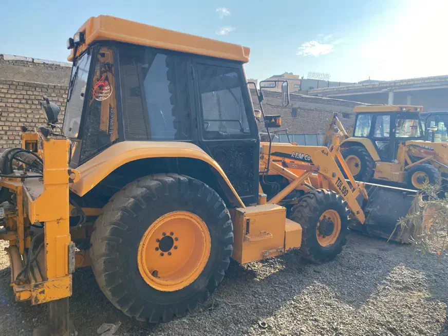 بیل بکهو تی دی ال ۱۰۰ مدل ۴۰۲|ماشینآلات صنعتی|اصفهان, کوی امیریه|دیوار