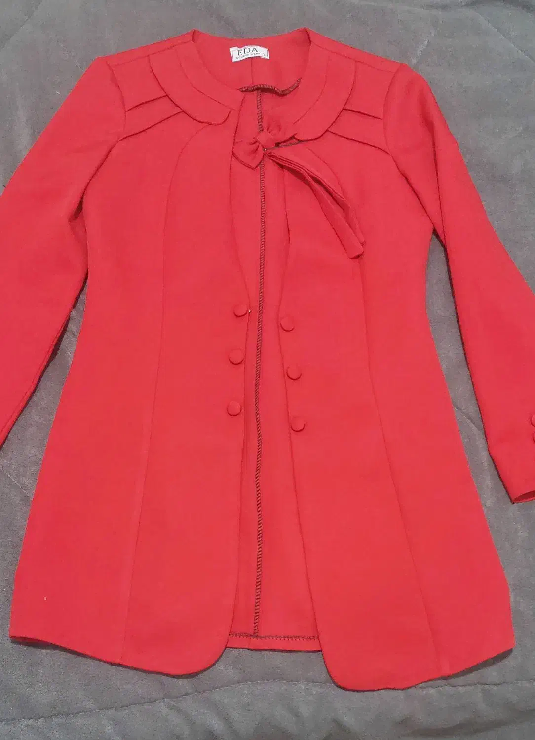 کت بلند رنگ قرمز|لباس|تهران, سبلان (لشگر)|دیوار