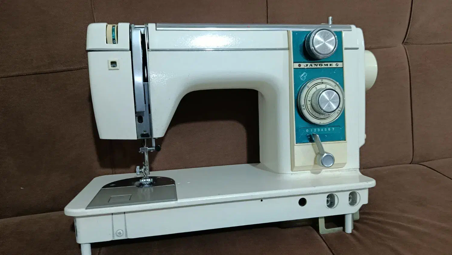 فروش چرخ ژانومەمدل 811|چرخ خیاطی و ریسندگی|مهاباد (آذربایجان غربی), |دیوار