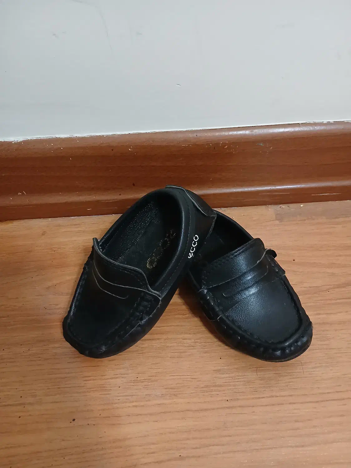 کفش کالج۲۵ و کتونی آدیداس سایز ۲۶|کفش و لباس بچه|تهران, زعفرانیه|دیوار