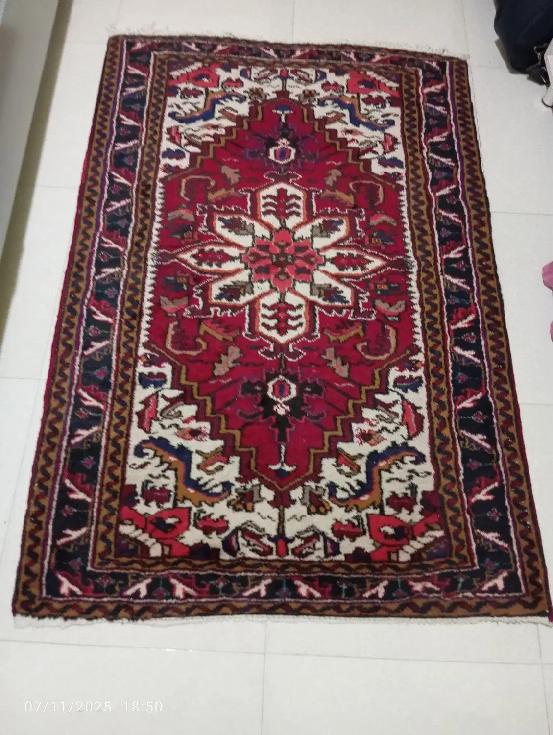 فرش 1.5در1 و پشتی دست باف|فرش|کرمان, |دیوار