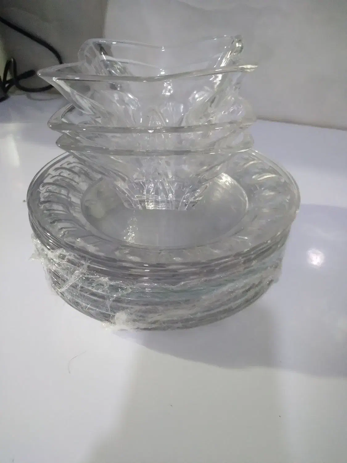 سرویس بلور به علاوه تعدادی ظروف دیگر|ظروف سرو و پذیرایی|اصفهان, آزادگان|دیوار