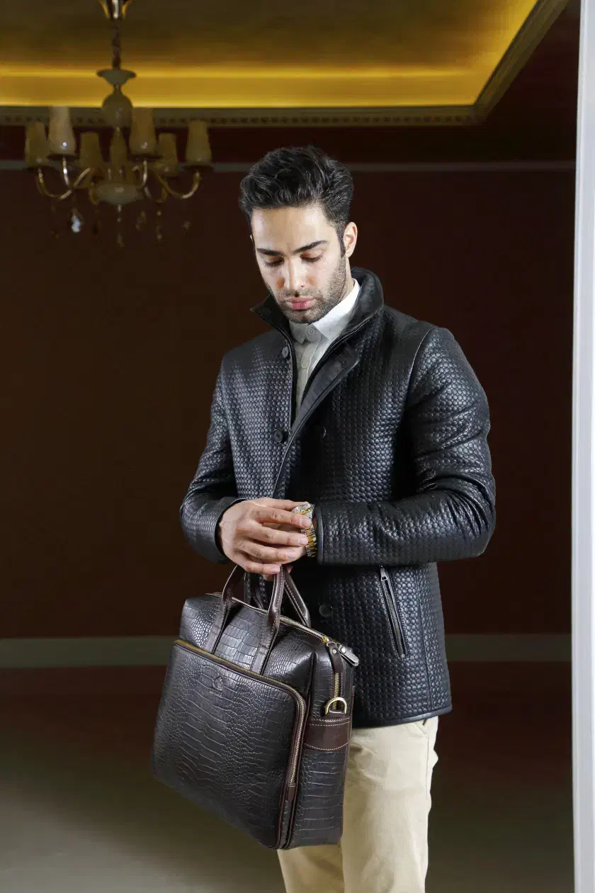 استخدام نیروی خانم و آقا جهت تولید کیف چرم|استخدام صنعتی، فنی، مهندسی|تهران, فردوسی|دیوار