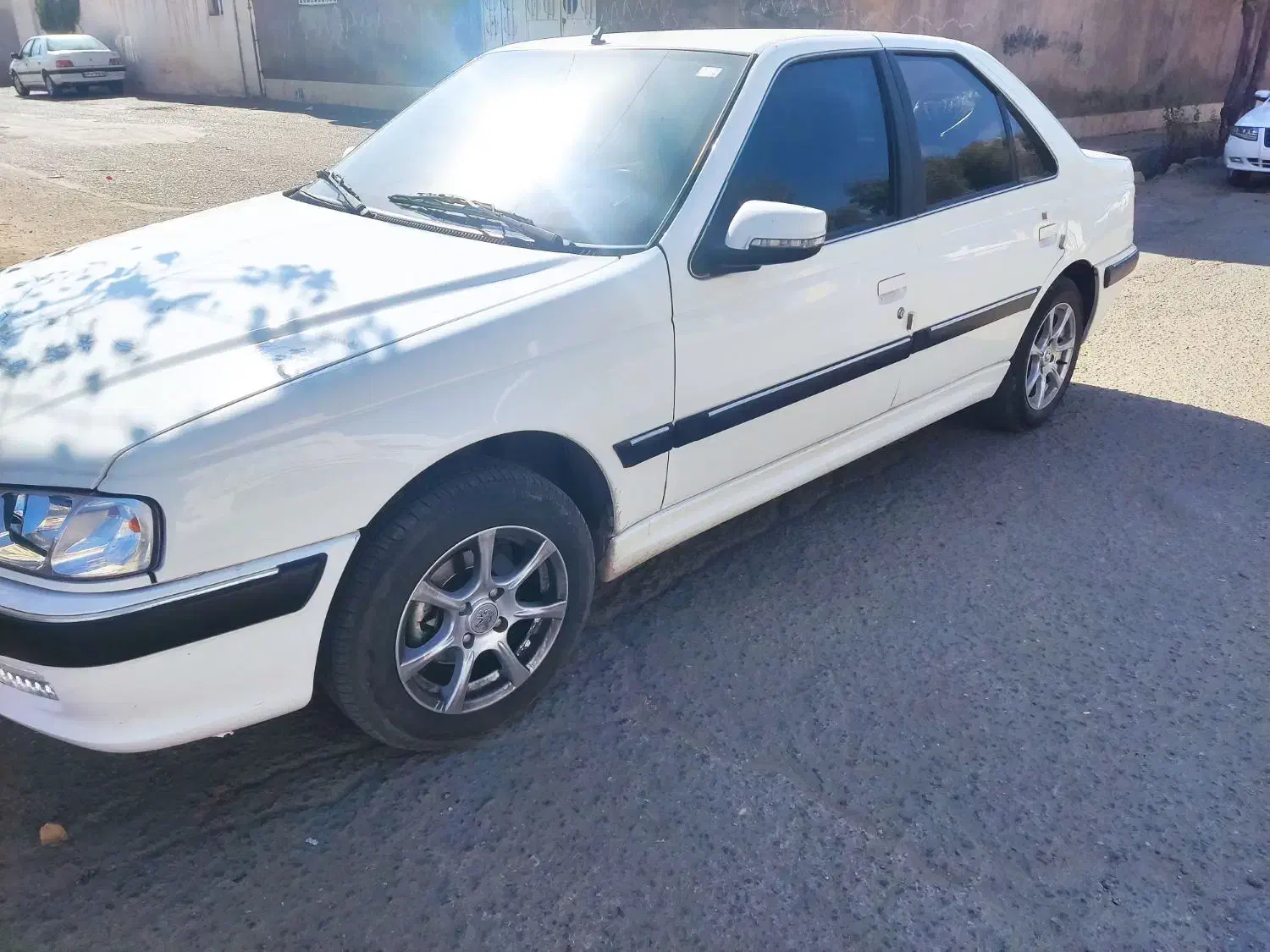 پژو پارس مدل ۱۴۰۲ سفید موتور سفارشی xup7|خودرو سواری و وانت|سیرجان, |دیوار