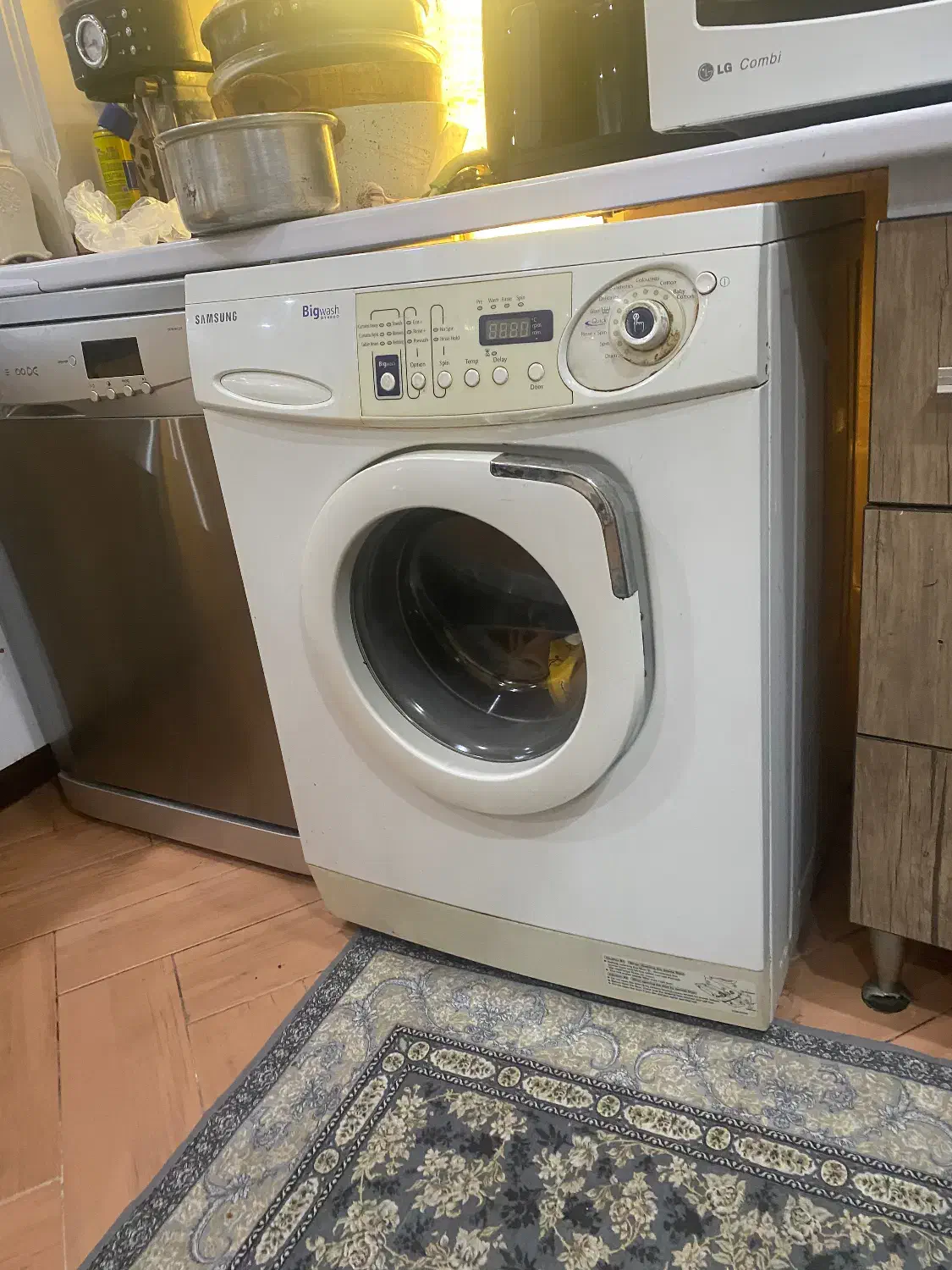 لباسشویی ۵|ماشین لباسشویی و خشک‌کن لباس|رشت, سعدی (تختی)|دیوار