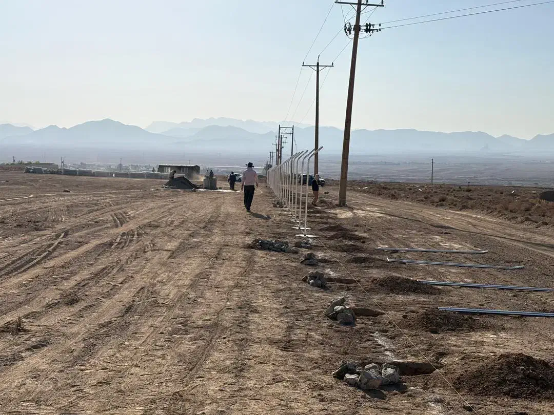 تسطیح ( گریدر و غلطک ) و فنس کشی|خدمات پیشه و مهارت|یزد, |دیوار