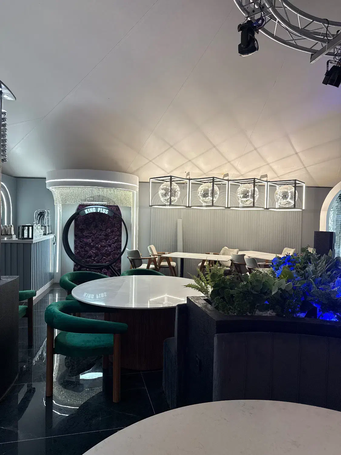 نیروی آشپزخونه بارسردوگرم ،هاستز،سالندار،صندوق|استخدام خدمات فروشگاه و رستوران|سیرجان, |دیوار