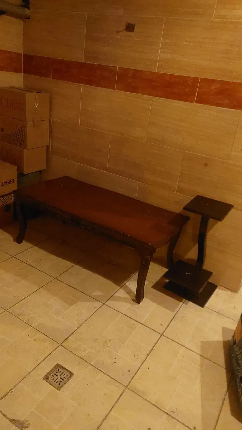 دو عدد میز بفروش میرسد قیمت ۳۰۰ هزارتومان|میز تلفن|تبریز, |دیوار