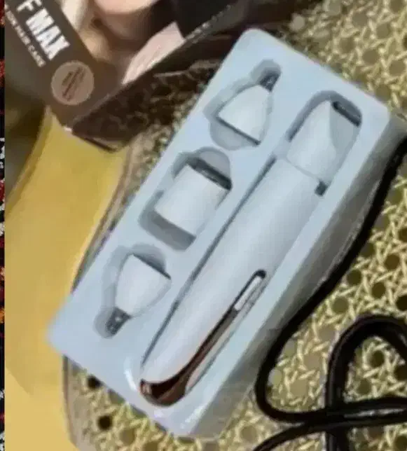 لباس اتو مو شیور قاب گوشی|لباس|میانه, |دیوار