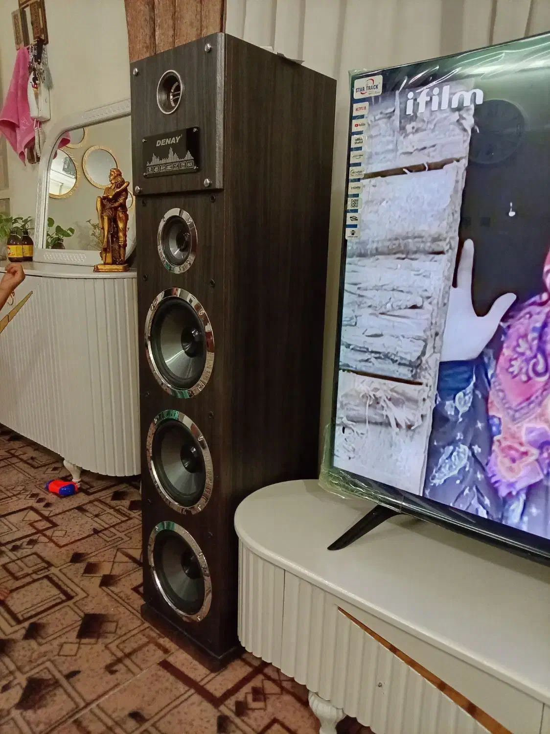 اسپیکر ایستاده، دو قلو، در حد نو با کارتون|سیستم صوتی خانگی|شیراز, ده پیاله|دیوار