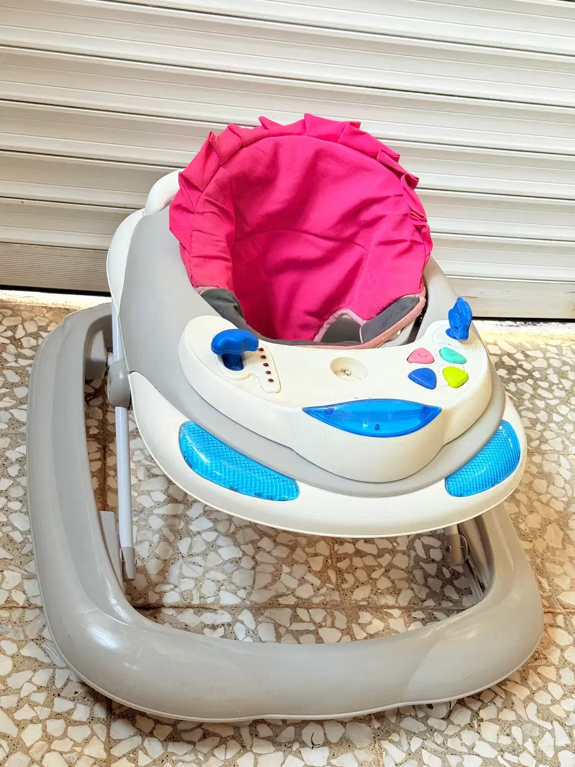 روروئک|کالسکه و لوازم جانبی|رشت, پیرکلاچای|دیوار