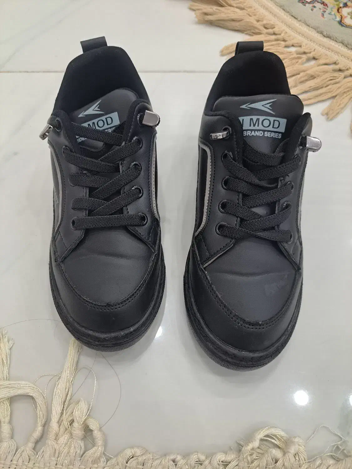 کتونی|کیف، کفش، کمربند|چهارباغ, |دیوار