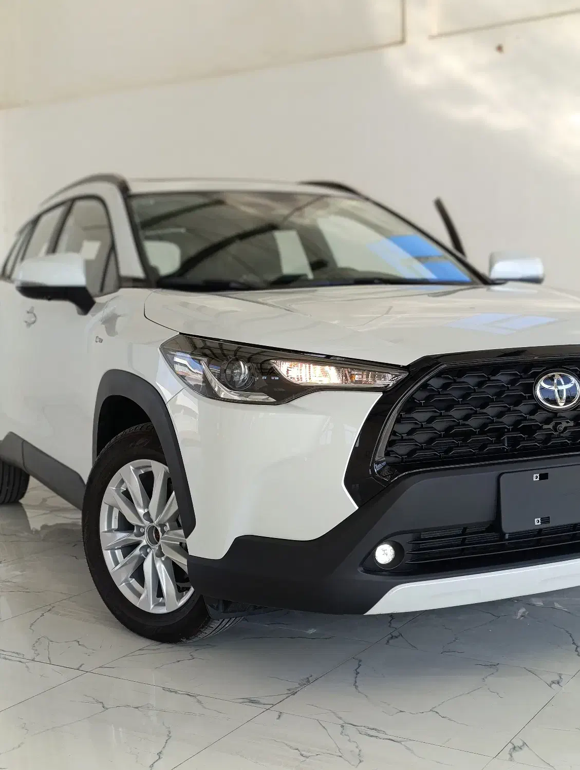 تحویل فوری تویوتا کرولا کراس با پلاک ارس|خودرو سواری و وانت|تبریز, |دیوار