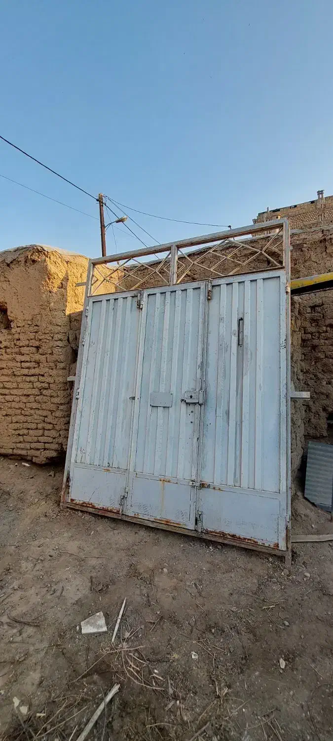 درب حیاط سه ۳لنگه و نرده حفاظ|مصالح و تجهیزات ساختمان|مبارکه, |دیوار