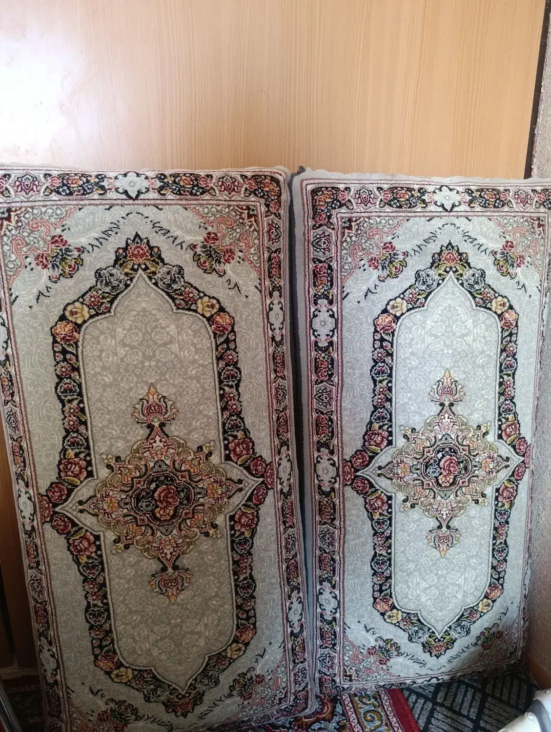 دو عدد پشتی|پشتی|کرمان, |دیوار