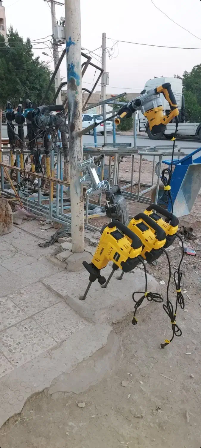 جک بالابر دریل چکش تخته بشکه بنایی ۴پایه قالب|ماشین‌آلات صنعتی|اهواز, بهارستان|دیوار