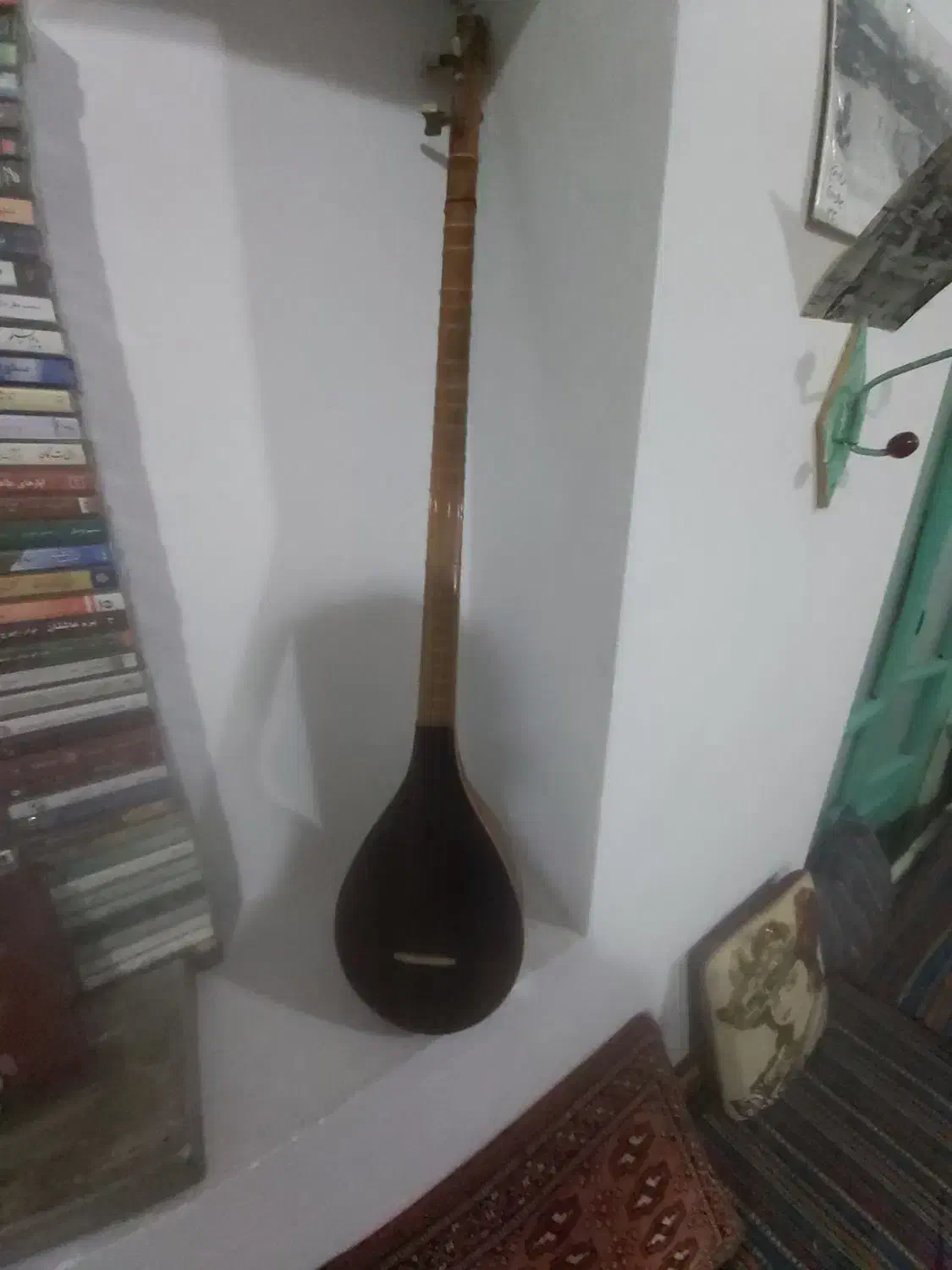 سه تار مهر نوروزیان|سازهای سنتی|همدان, |دیوار