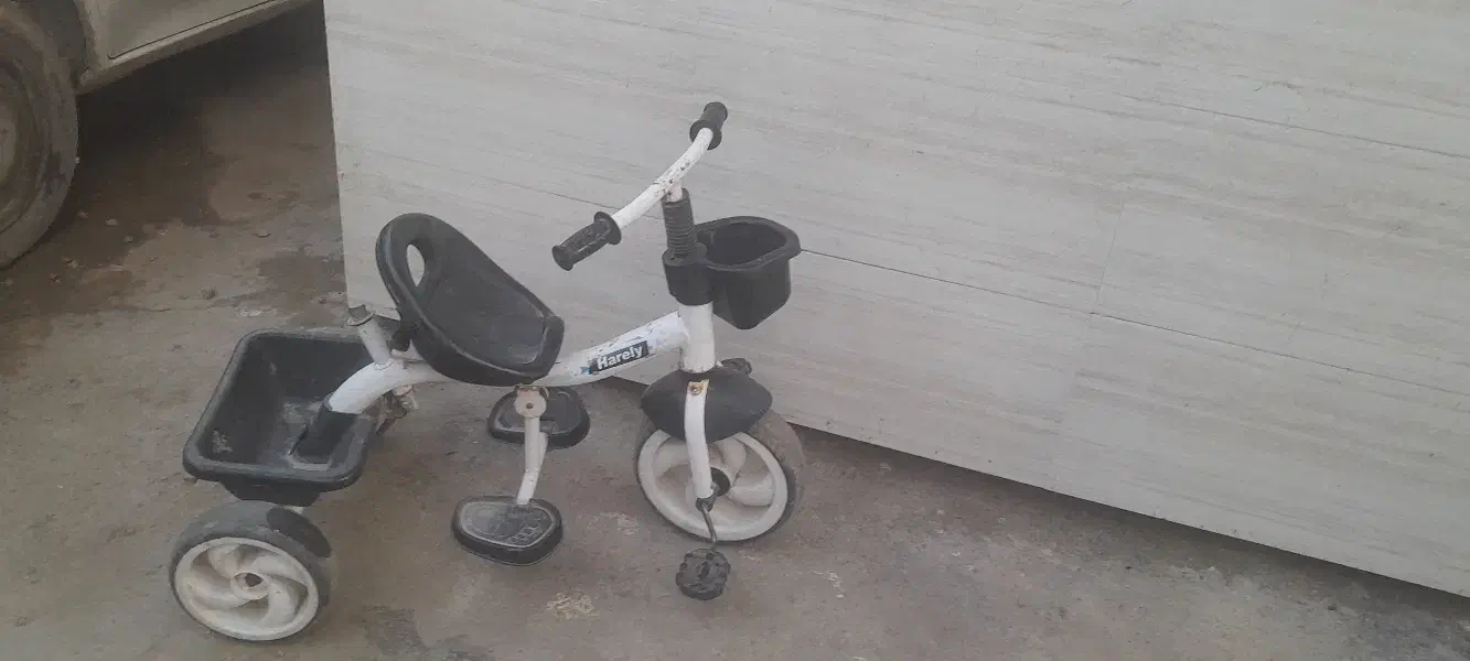 سه چرخه|دوچرخه، اسکیت، اسکوتر|کلاله, |دیوار