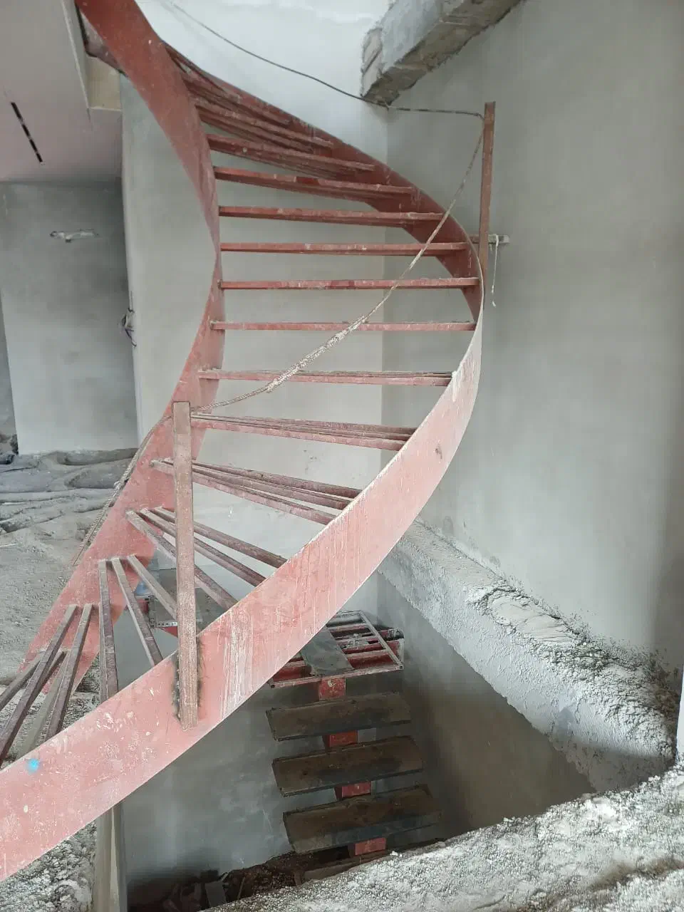 فروش پله گردون ۱۸ پله بدون استفاده|مصالح و تجهیزات ساختمان|چمستان, |دیوار