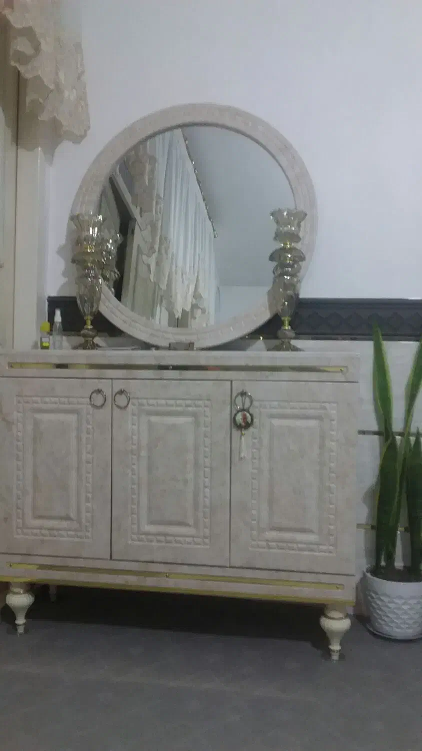 یه عددکنسول وآینه وشمعدان درحدنو|بوفه، ویترین، کنسول|تاکستان, |دیوار