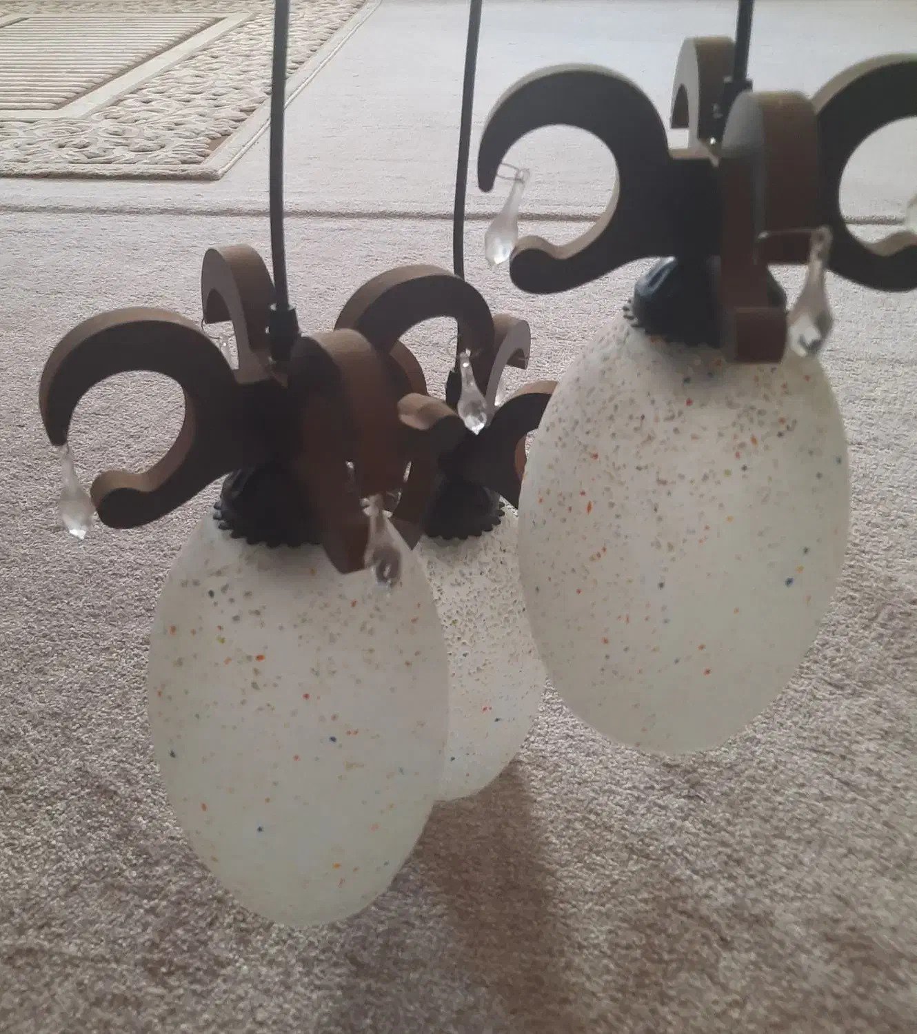 لوستر سه تایی|لوستر و چراغ آویز|قدس, شهر‌قدس|دیوار