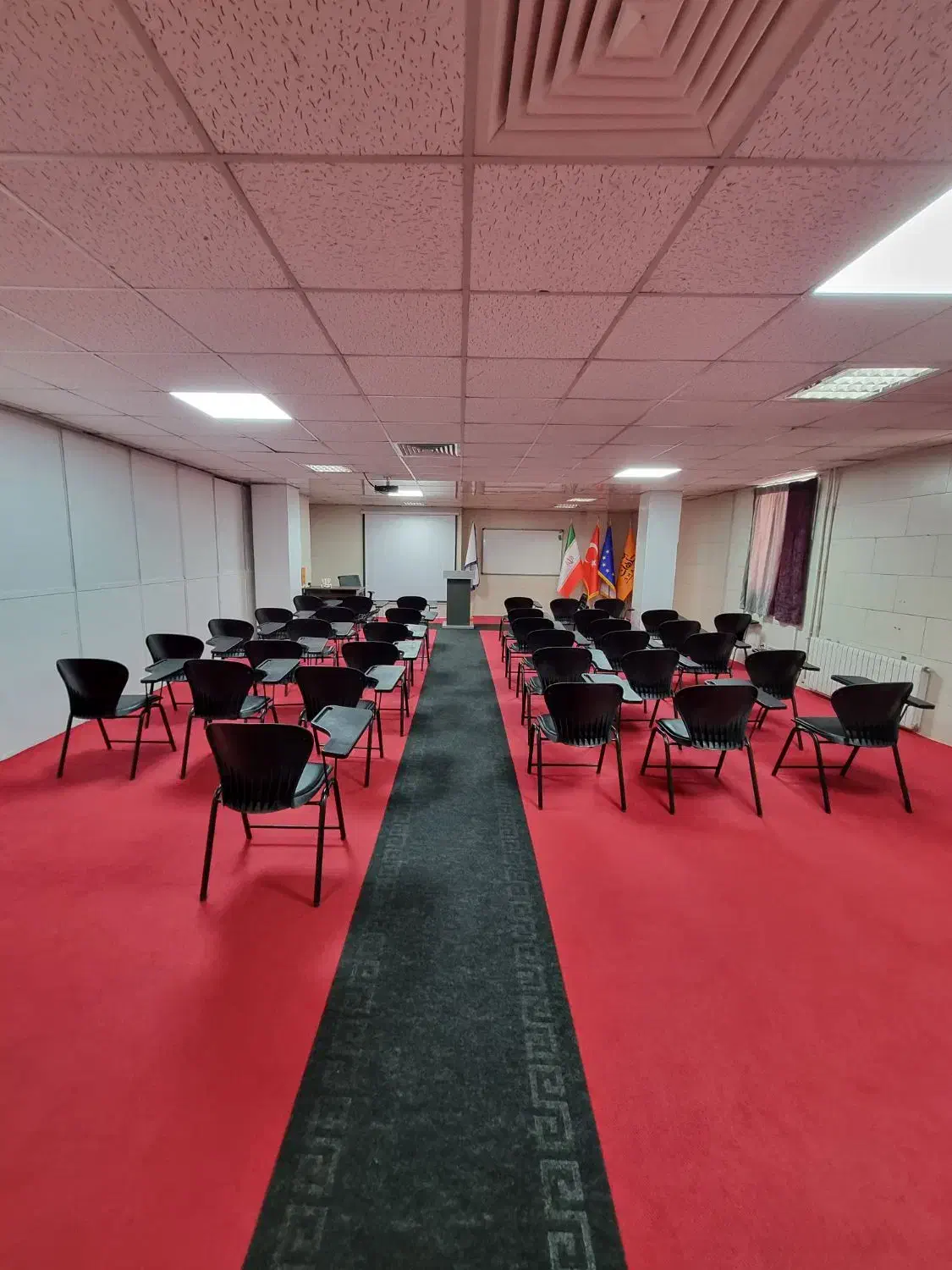 اجاره سالن همایش و کلاس آموزشی|اجارهٔ کوتاه‌مدت دفتر کار و فضای آموزشی|تهران, دکتر هوشیار|دیوار