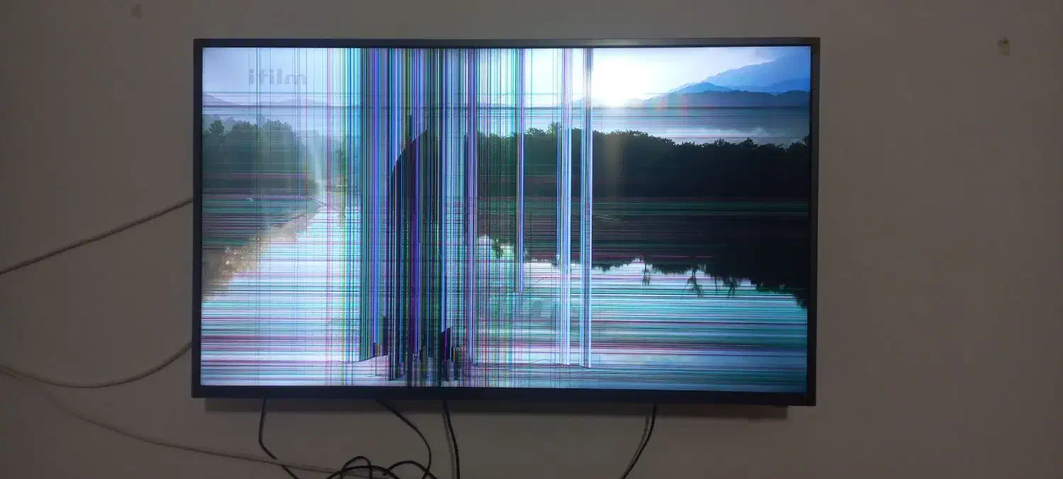 تلوزیون دوو 43 اینچ ضربه خورده|تلویزیون و پروژکتور|قزوین, |دیوار