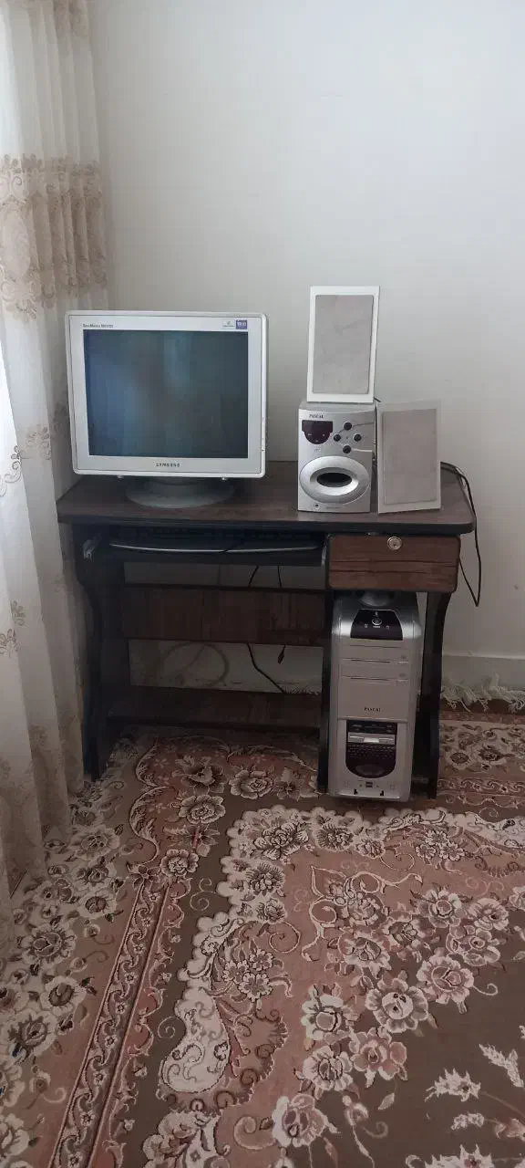 کامپیوتر قدیمی فروشی بدون میز|رایانه رومیزی|قائن, |دیوار
