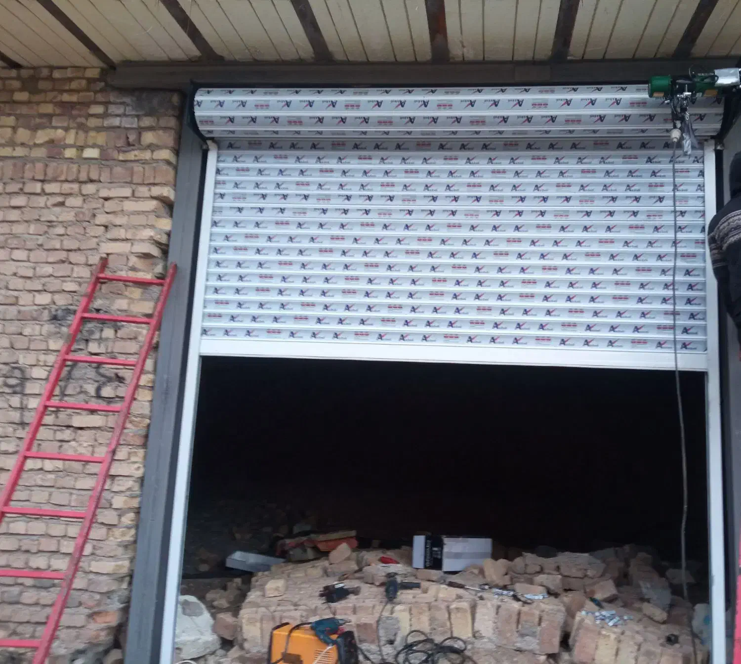 خدمات و نصب کرکره برقی شیشه سکوریت و...|خدمات پیشه و مهارت|بیرجند, |دیوار