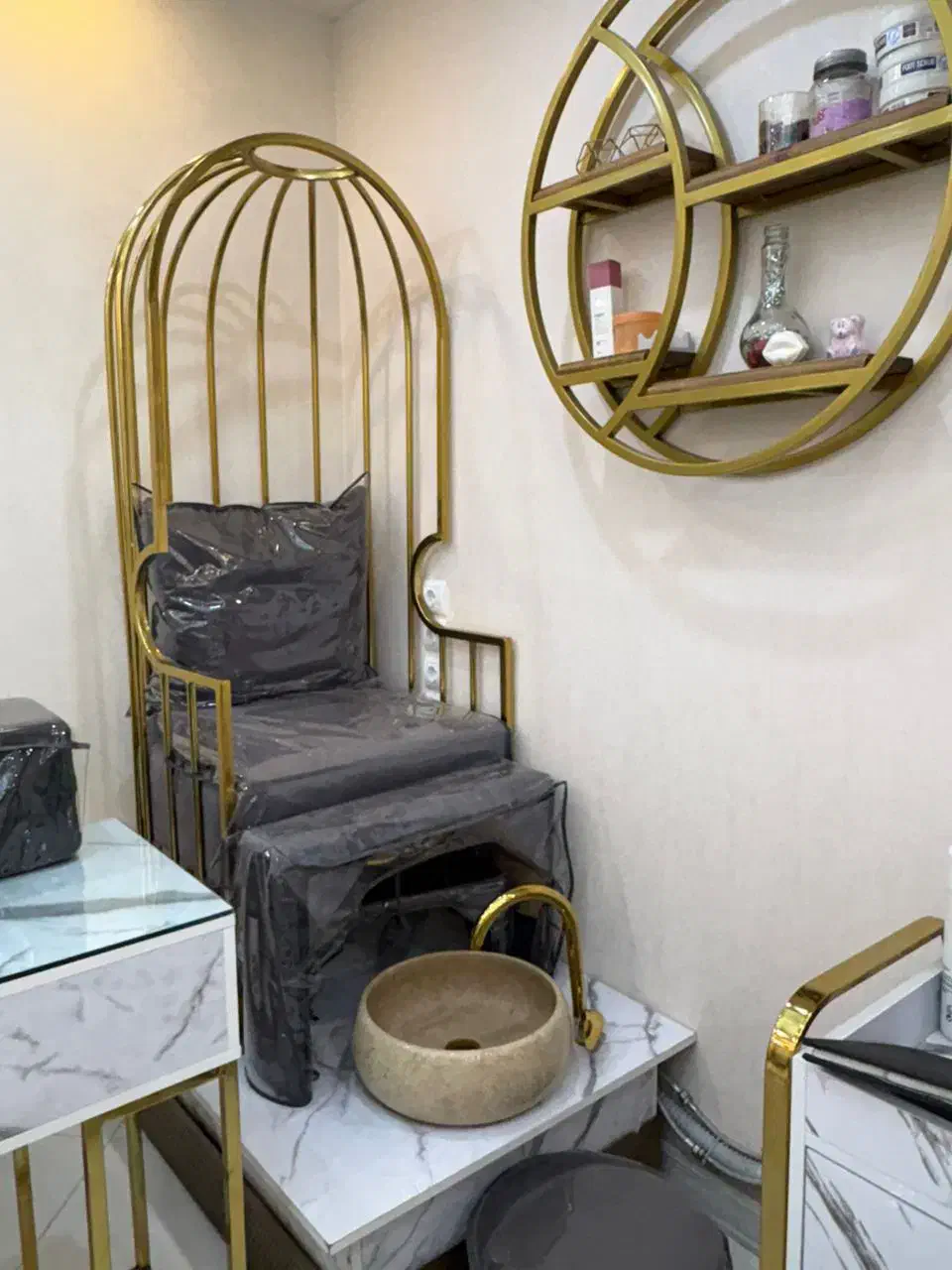 ناخنکار و پدیکوریست|استخدام درمانی، زیبایی، بهداشتی|پرند, فاز ۱|دیوار