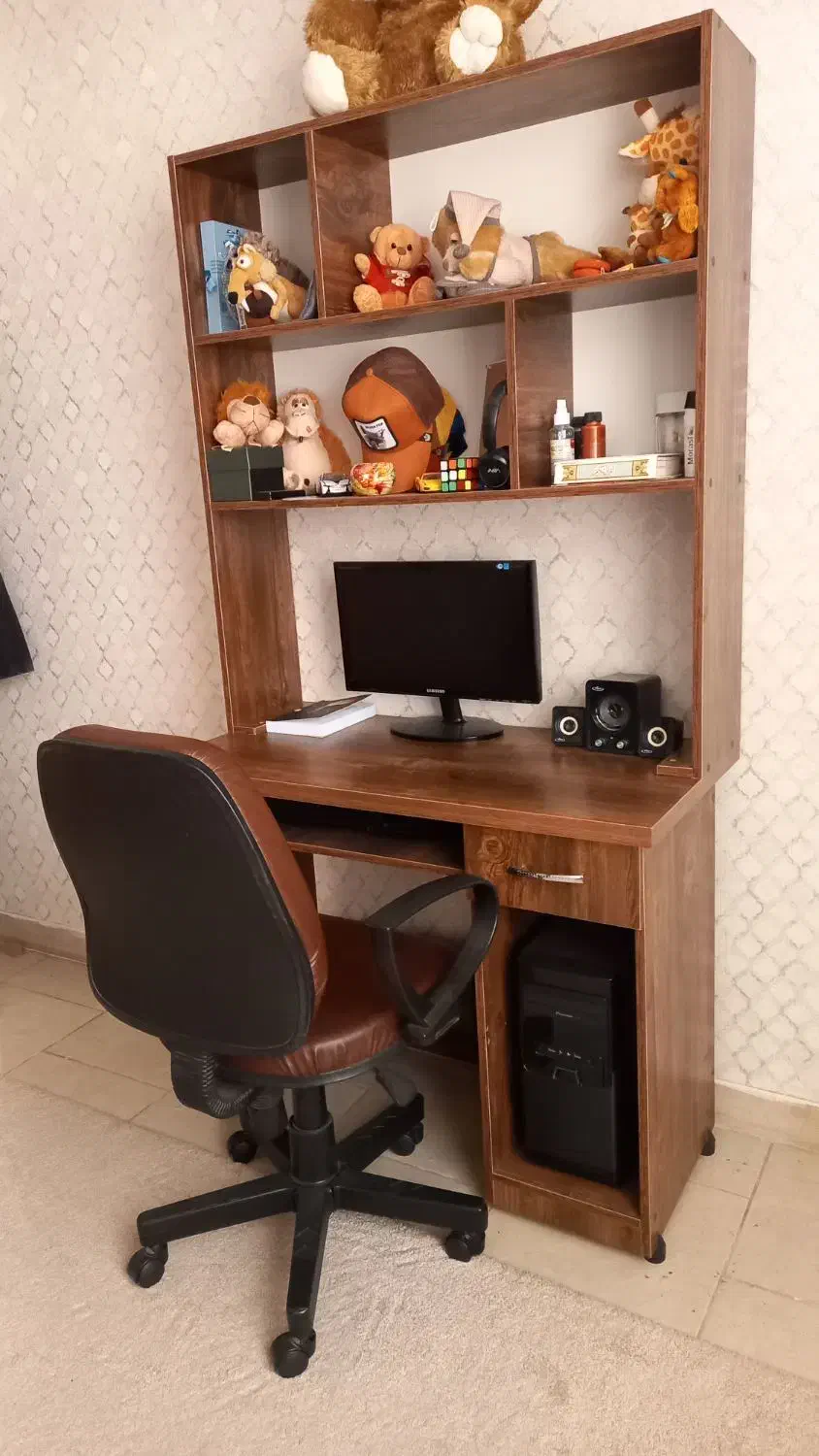 میز تحریر با کتابخانه و صندلی چرخدار کاملا نو|میز تحریر و کامپیوتر|گلستان (تهران), |دیوار