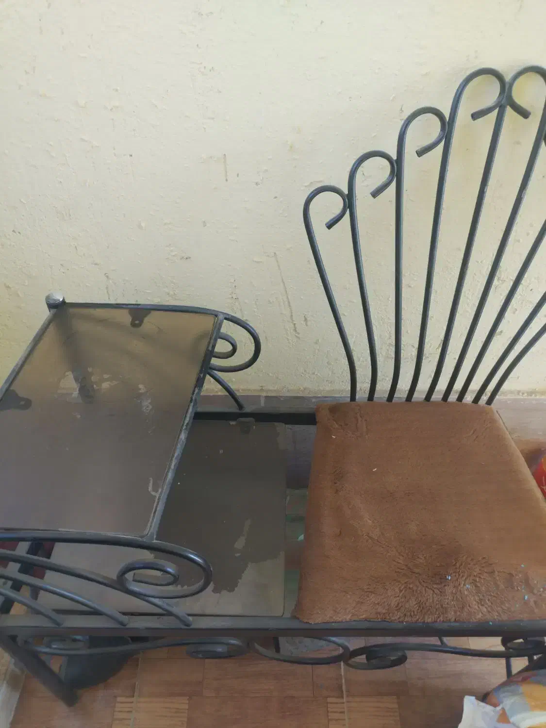 میز تلفن فرفورژه کاملا سالم|میز تلفن|شیراز, جوادیه|دیوار