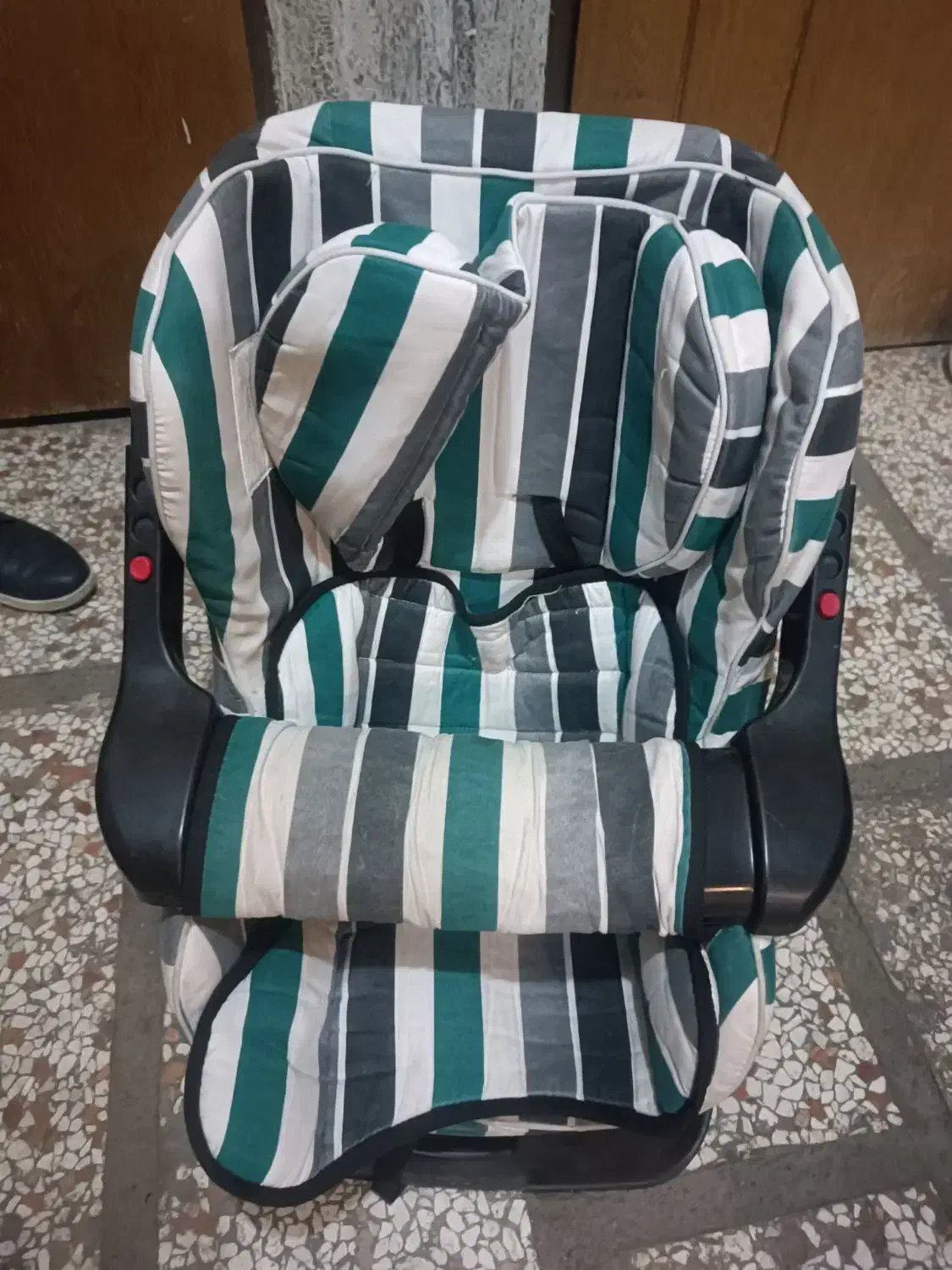 دو عدد صندلی ماشین کودک|تخت و صندلی بچه|مشهد, سجاد شهر|دیوار