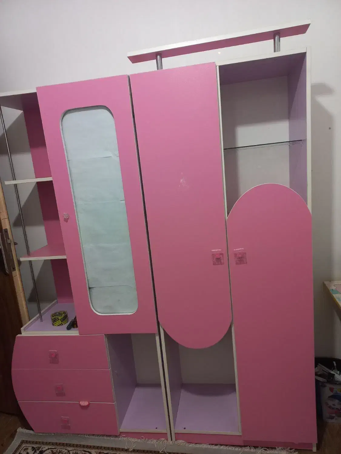 کمد لباس بچه گانه وماشین شارژی تمیز و کم کار|جاکفشی، کمد، دراور|تربتحیدریه, حسنی بالا|دیوار