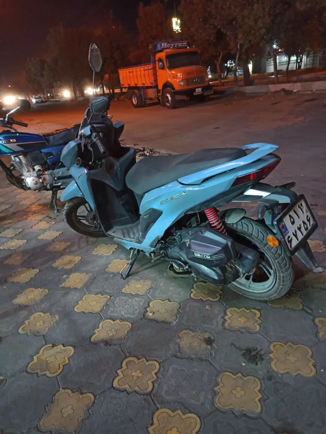 موتور کلیک ۱۴۰۱ کبیر سند سفید تخفیف پای معامله|موتورسیکلت|ملایر, |دیوار