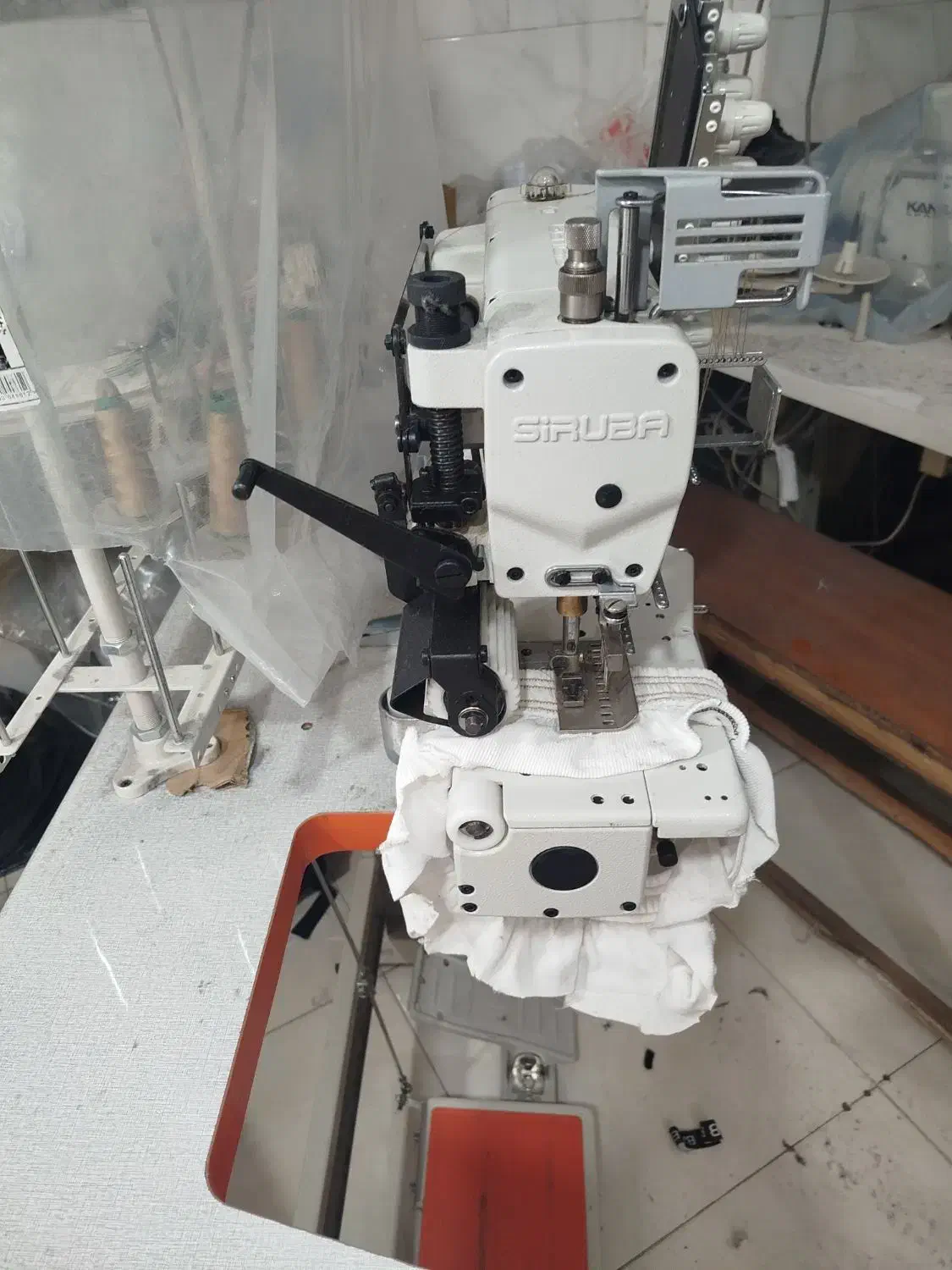 چرخ خیاطی صنعتی کمرکش ۱۲ سوزنه در حد نو|ماشینآلات صنعتی|تهران, بازار|دیوار