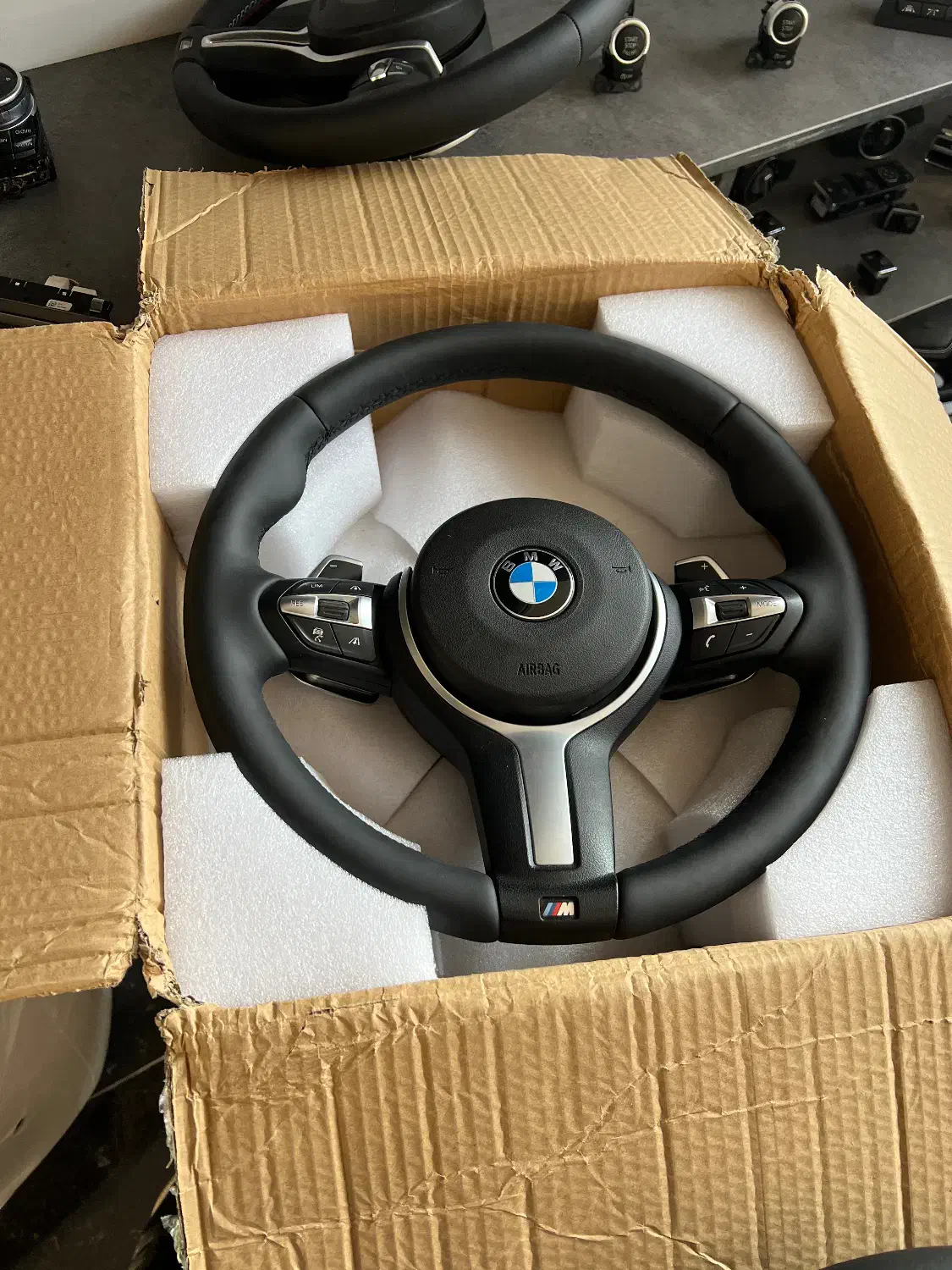 فرمان m اصلی فول ۸ کلید با ویبره و ۶کلید ۵۲۸ x3 x4|قطعات یدکی و لوازم جانبی|تهران, آجودانیه|دیوار