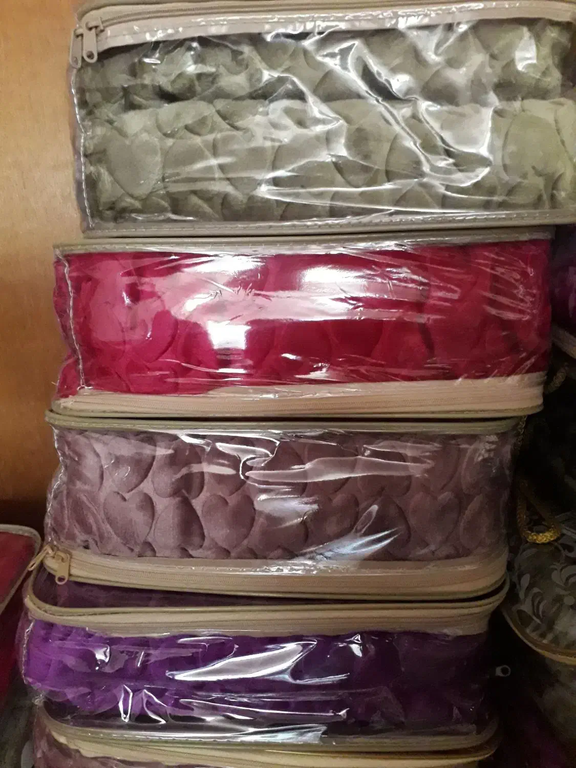 انواع پتو درجه یک لیلیان - سورینا و پریما|رختخواب، بالش، پتو|یزد, |دیوار