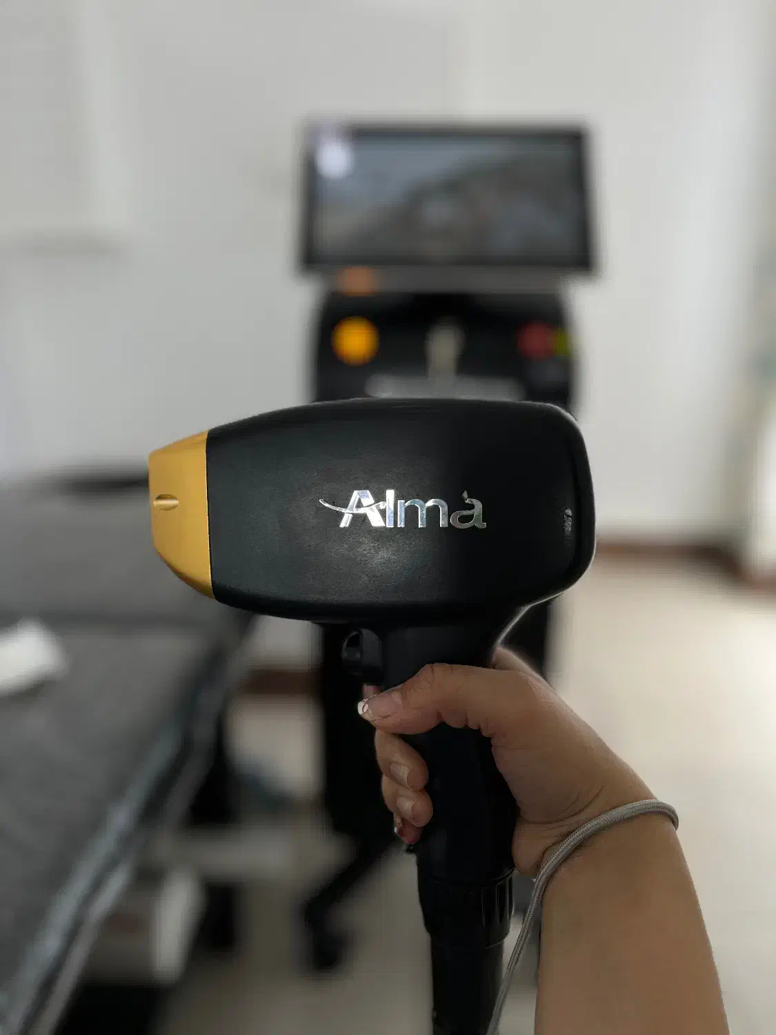 لیزر مو زائد فول بادی کاربردی فقط ۳۵۰ت|خدمات آرایشگری و زیبایی|قائمشهر, |دیوار