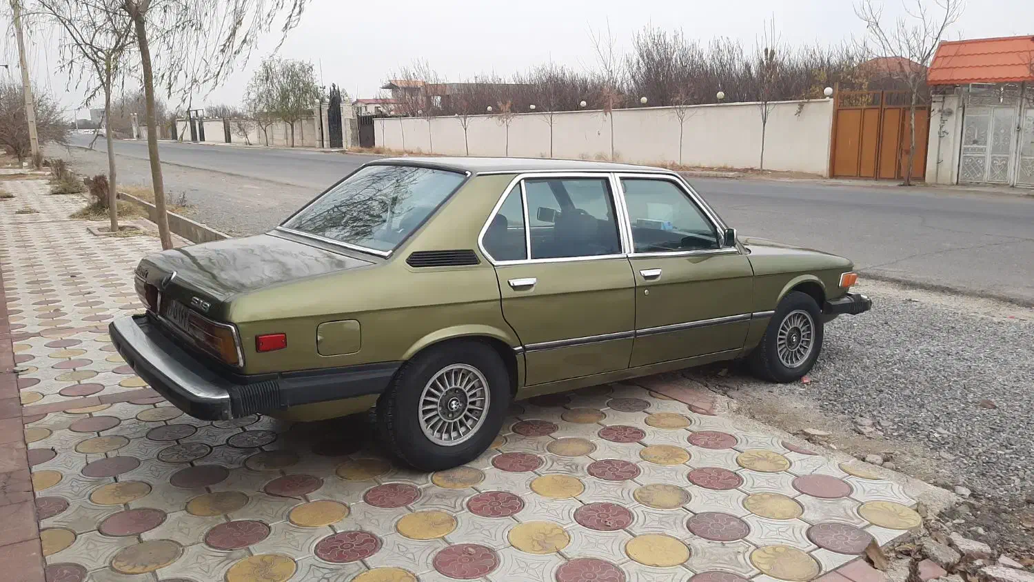 بی ام و ۵۱۸ سپر آمریکایی|خودرو کلاسیک|سرخه حصار, |دیوار