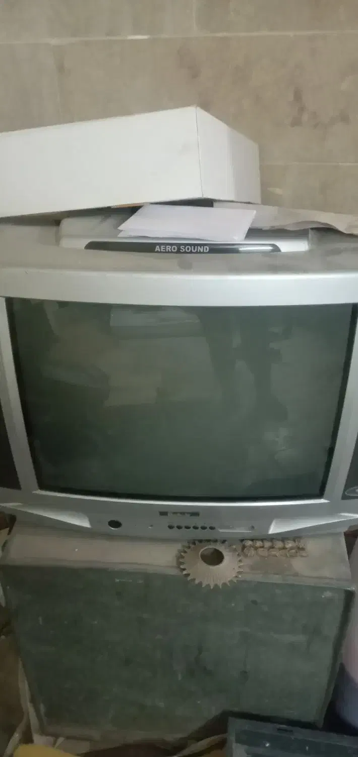 دوعدد تلویزیون رنگی|تلویزیون و پروژکتور|خوی, |دیوار