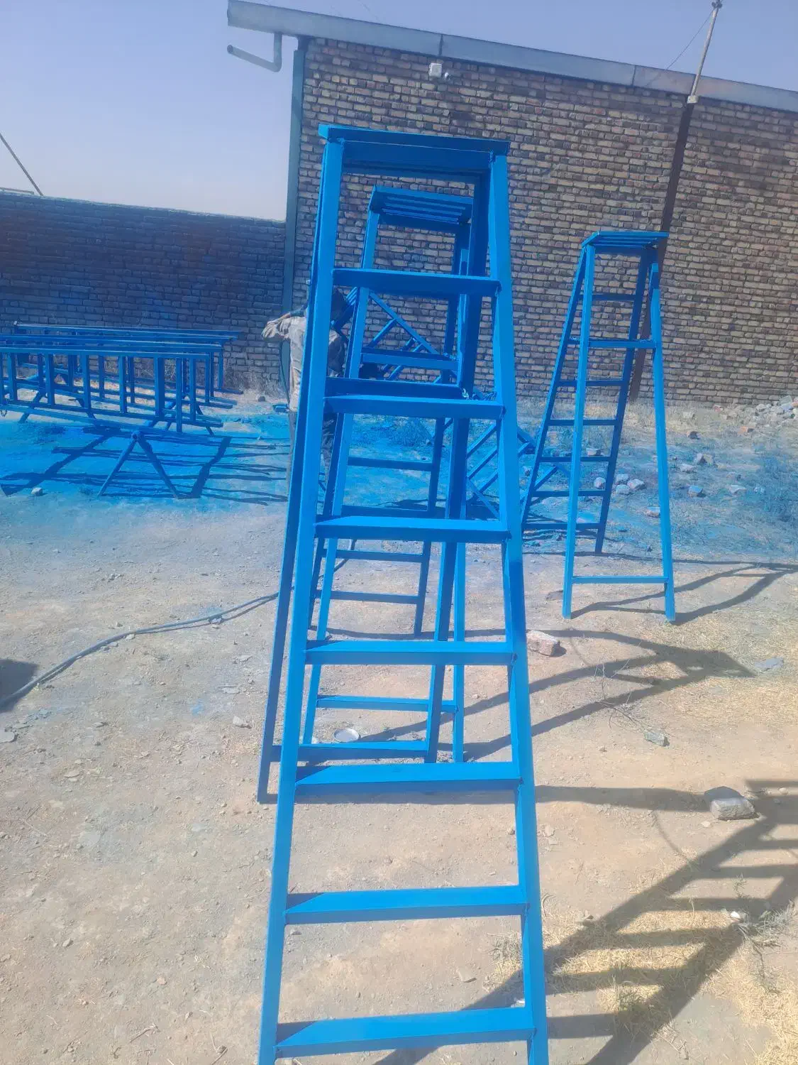 تولیدی فنس پایه درب و نردبان|خدمات باغبانی و درختکاری|ارومیه, |دیوار