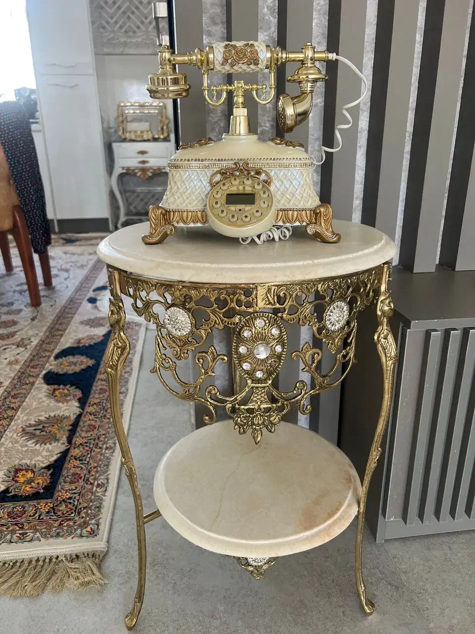 گوشیدتلفن ومیزتلفن|میز تلفن|رامجین, |دیوار