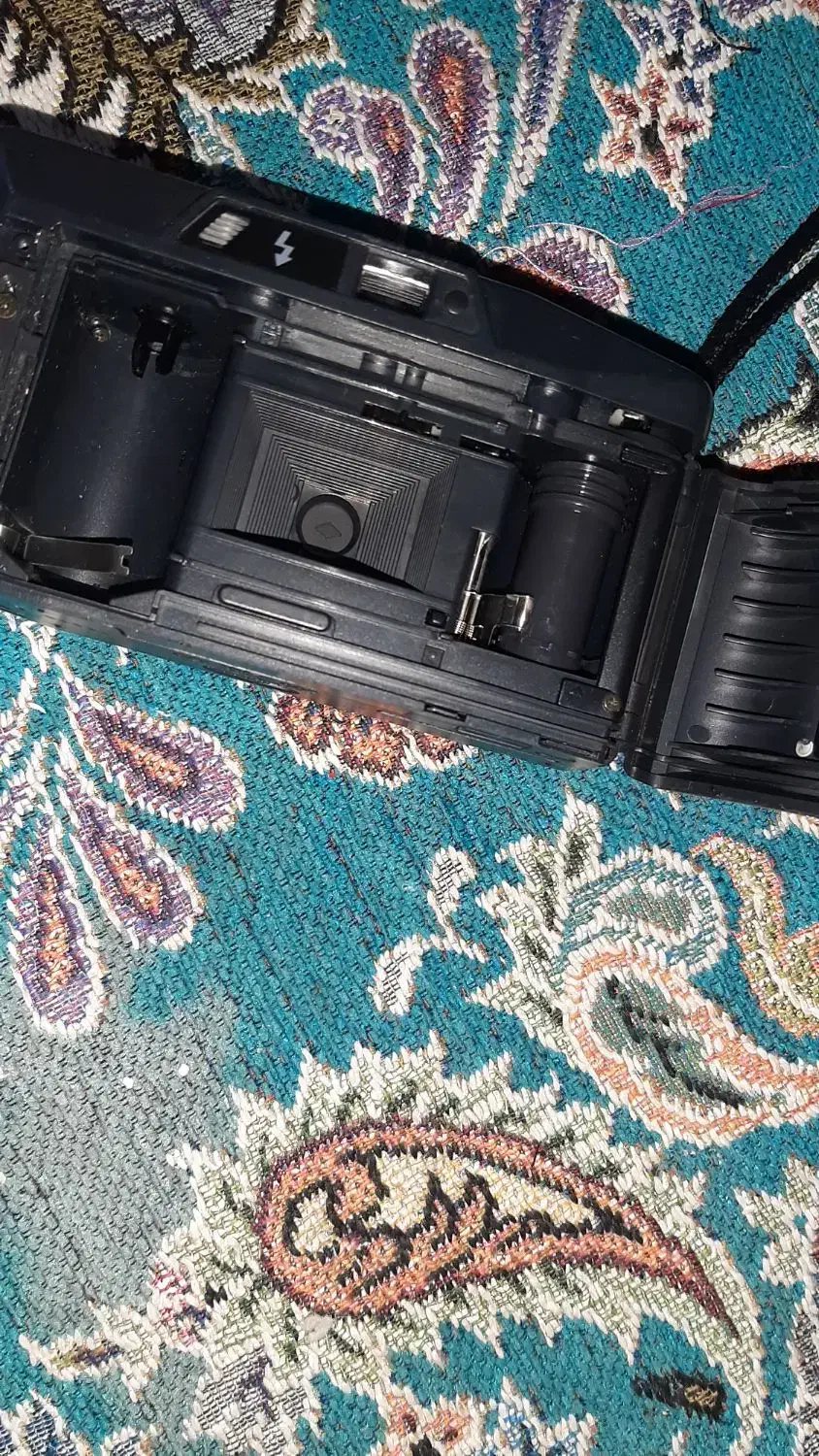 دوربین عکاسی قدیمی سالم|دوربین عکاسی و فیلم‌برداری|نسیم‌شهر, |دیوار