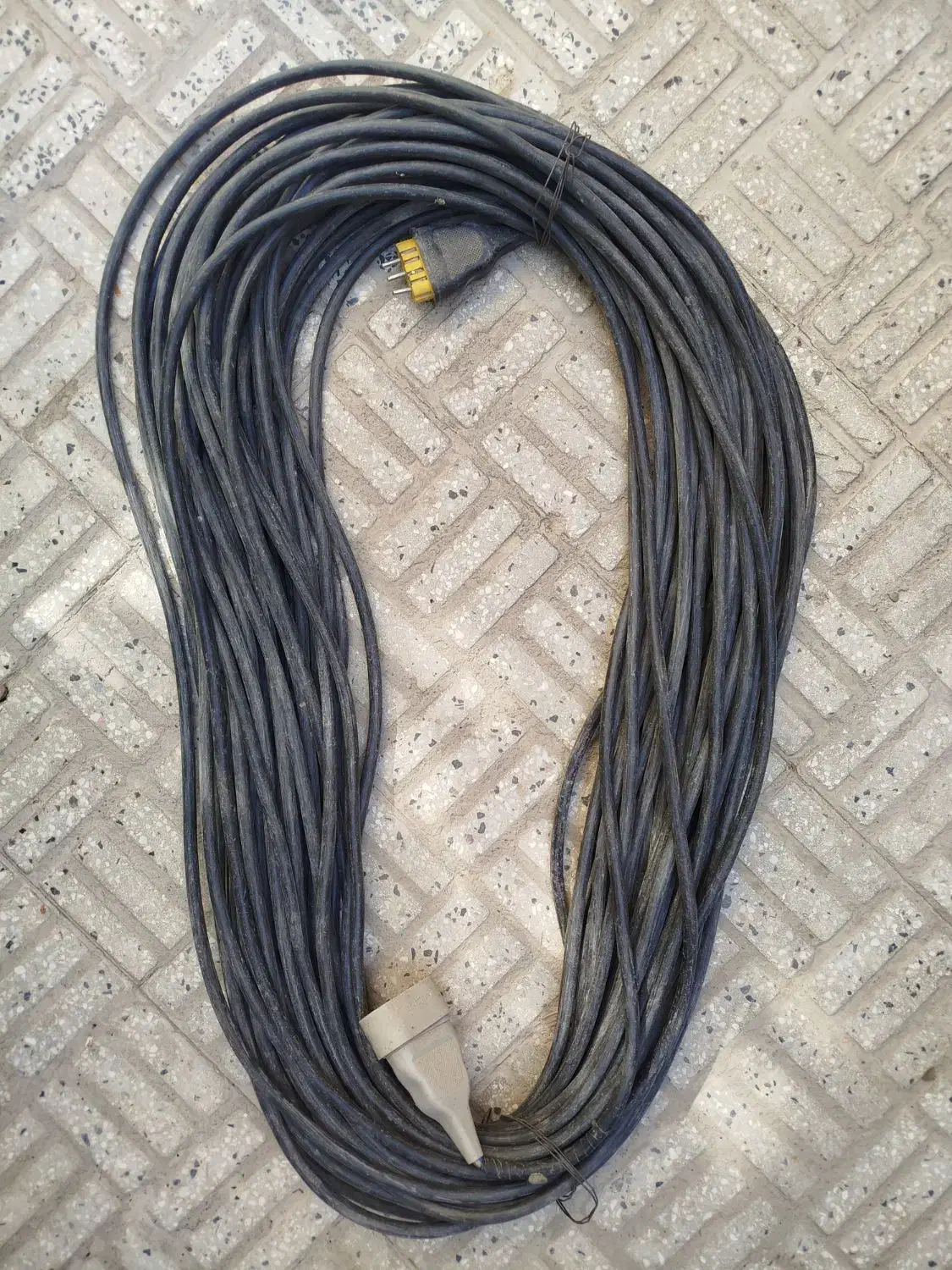 کابل برق|مصالح و تجهیزات ساختمان|اصفهان, سودان|دیوار